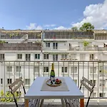 Eiffel Tower - 1Br With Balcony - Cityapartmentstay